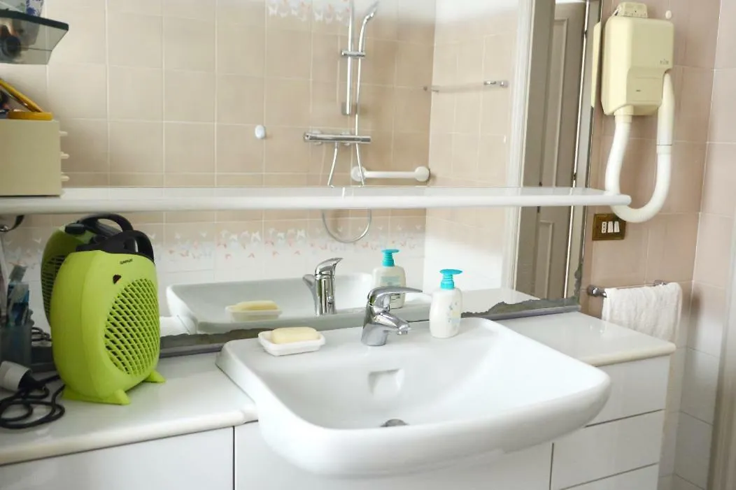 L'Alloggio Di Anna Maria Camera Con Bagno Privato Empoli 0*,